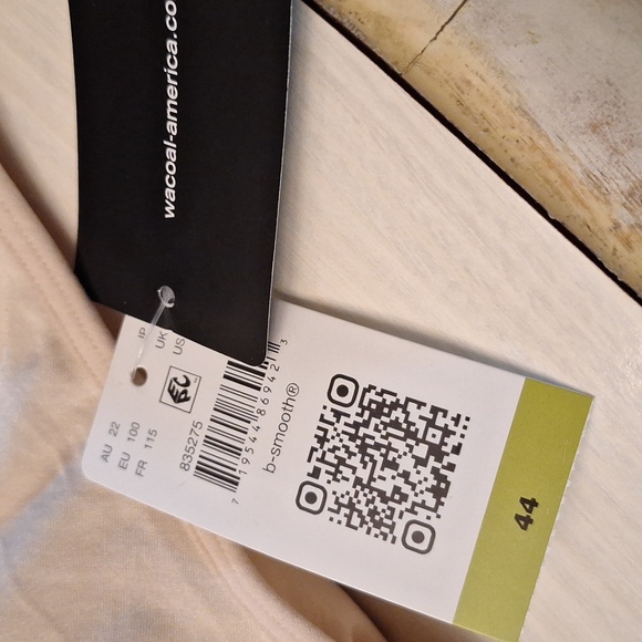 Wacoal B-Smooth® Wire Free Bralette with Scoop Neckline and Wireless Design - Picture 6 of 11